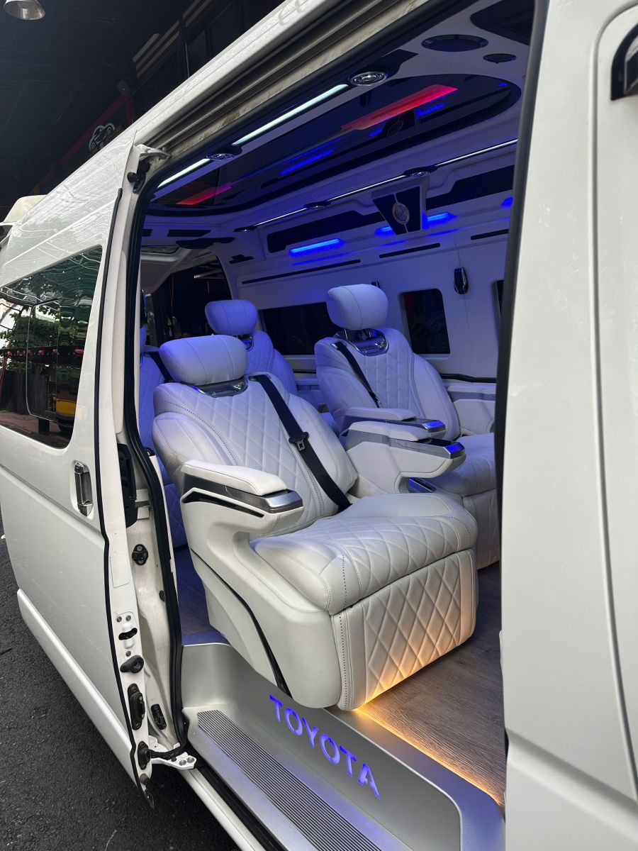 Nâng Cấp Limousine Toyota Hiace TpHCM