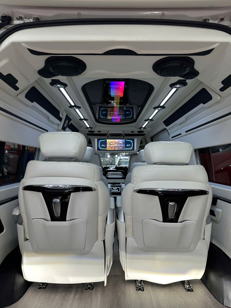 Nâng Cấp Limousine Toyota Hiace TpHCM