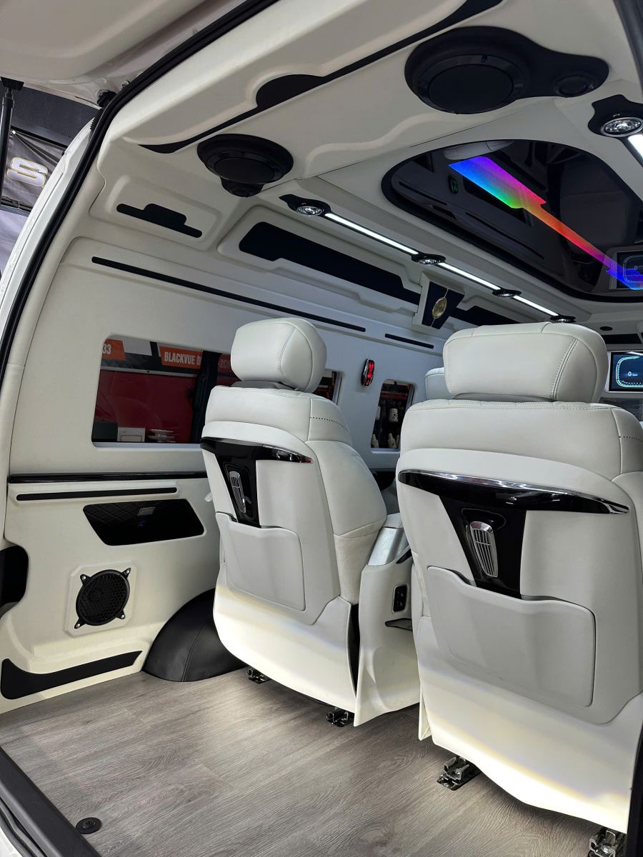 Nâng Cấp Limousine Toyota Hiace TpHCM